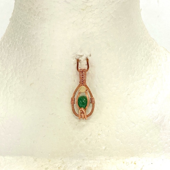 HANDMADE Green Aventurine Mother of Pearl Pendant Hand Wrapped & Hammered Copper - Picture 8 of 10